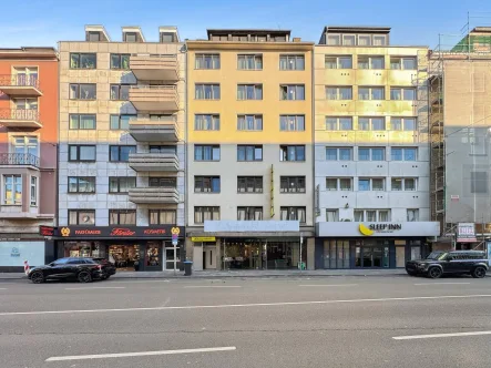 Frontansicht - Gastgewerbe/Hotel kaufen in Düsseldorf - Modernisiertes Hotel in Top-Lage – 8 Gehminuten zur Königsallee!