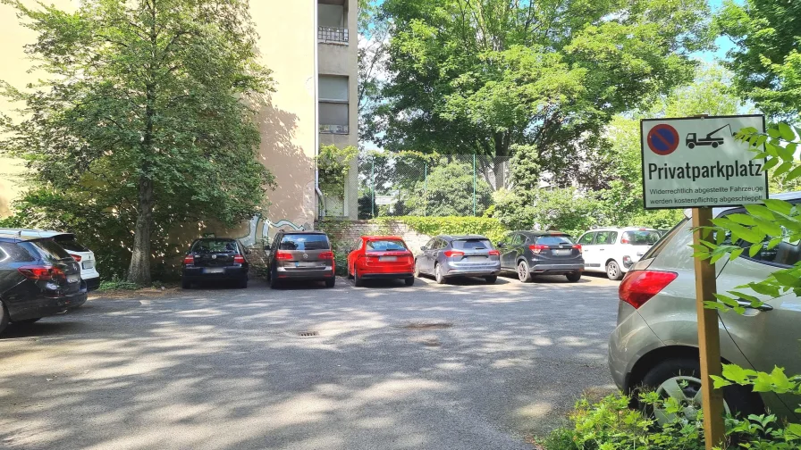 Parkplatz auf dem Hof