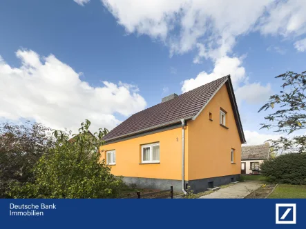 Frontansicht - Haus kaufen in Rhinow - *LANDLIEBE*Wohnfl. ca. 93 m²*Grd.ca.1321m²*großzügiger Garten*Wärmepumpe*4,5 Zi.*PROVISIONSFREI!!*