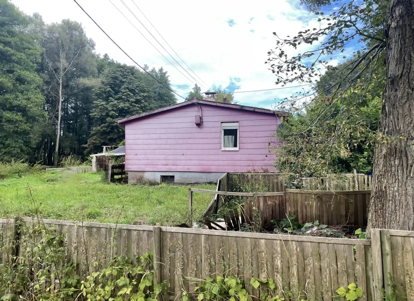 Titel - Haus kaufen in Hornbach - Grundstück am Ortsrand mit Holzhaus - Neugestaltung nach Ihren Wünschen