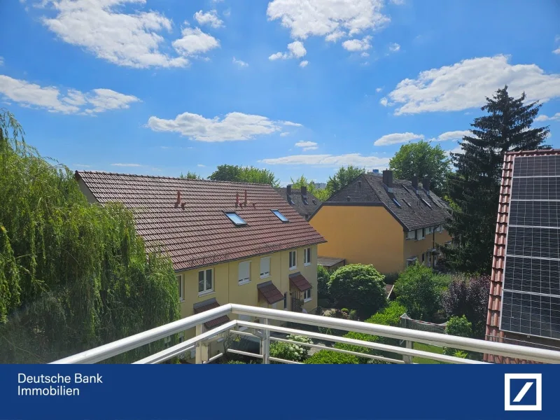 Aussicht vom Balkon - Wohnung kaufen in Berlin - 2 Zimmerwohnung sucht neuen Bewohner für glückliche, helle und ruhige Stunden