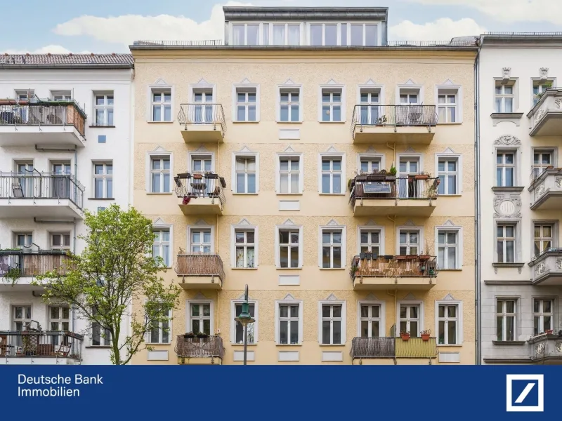 Hausansicht Vorderhaus - Wohnung kaufen in Berlin - "Exklusives Maisonette-Juwel: Dachterrassen-Traum im Herzen von Friedrichshain"