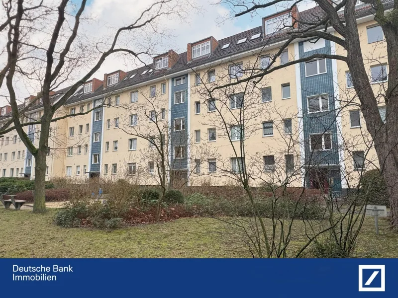 Hausansicht - Wohnung kaufen in Berlin - Mit Havelflair & Sonnenbalkon: Bereit, Spandaus Rohdiamanten in Ihr Traumdomizil zu verwandeln?