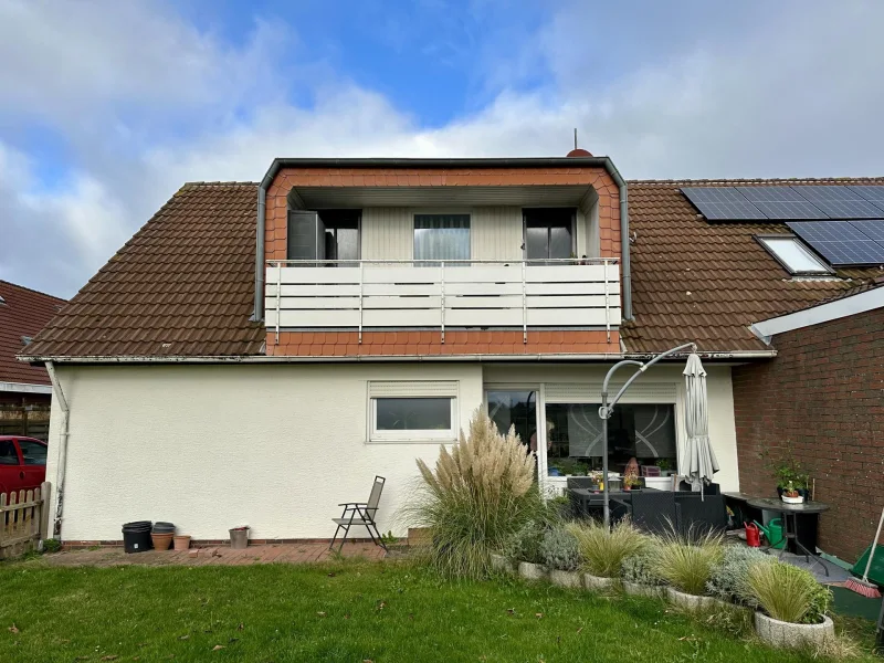 Außenansicht - Haus kaufen in Wittmund - Ruhe Pur! Doppelhaushälfte mit zwei Wohneinheiten und Feldblick in Harlesiel