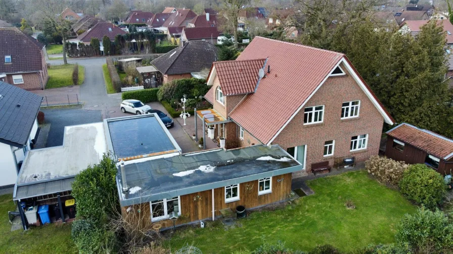 Außenansicht - Haus kaufen in Saterland - Attraktives Zweifamilienhaus in idyllischer Lage