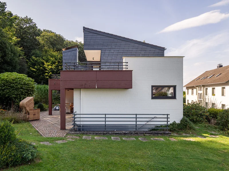 Außenansicht - Haus kaufen in Warstein - Immer noch eine besondere Architektur - Einfamilienhaus in Warstein-Belecke!