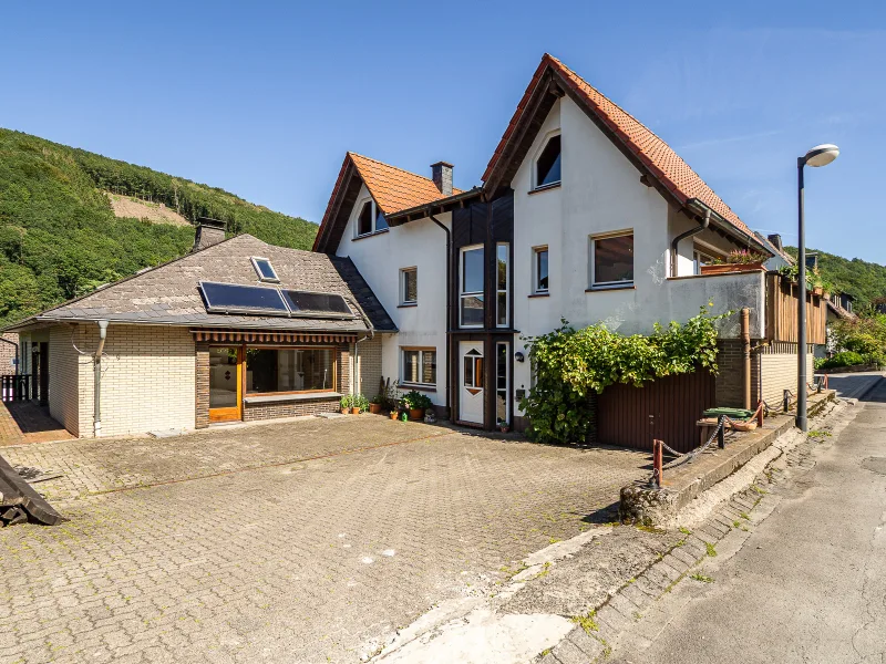 Außenansicht - Haus kaufen in Sundern-Hagen - Zwei Häuser auf einem Grundstück in Sundern-Hagen