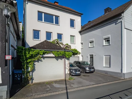 Außenansicht - Haus kaufen in Arnsberg - Wohnhaus mit Potenzial in der Altstadt von Arnsberg! Traumblick inklusive!