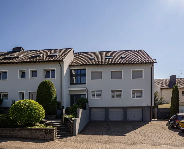 Außenansicht - Wohnung mieten in Arnsberg - Lichtdurchflutete 2-Zimmer-Wohnung mit Balkon auf dem Mühlenberg