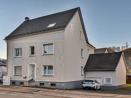 Außenansicht - Haus kaufen in Arnsberg / Müschede - Renoviertes Dreifamilienhaus mit guter Ortsanbindung in Müschede!