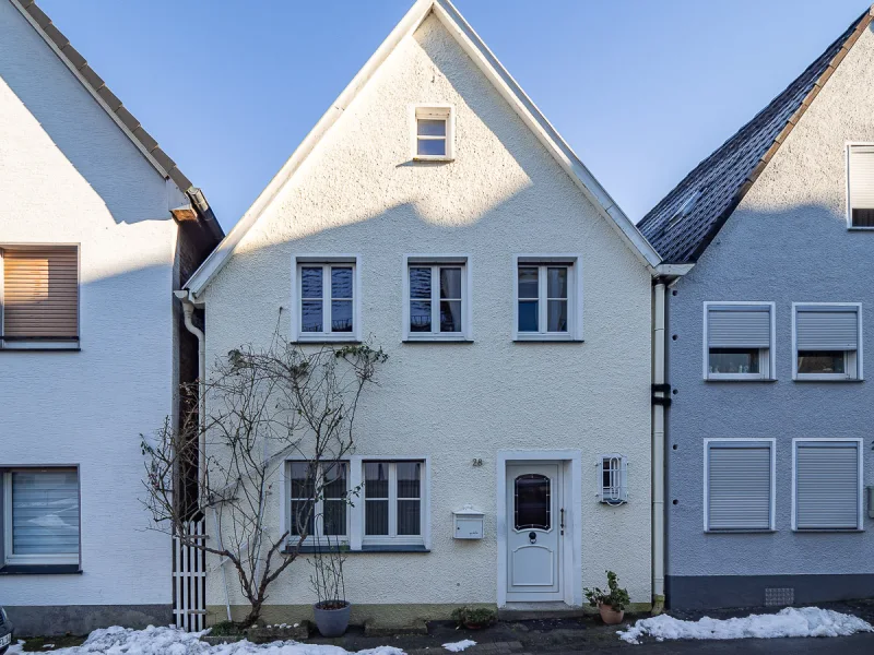 Außenansicht - Haus kaufen in Arnsberg - Kleines Haus mit großartigem Ausblick zu überschaubarem Preis in der Altstadt von Arnsberg!