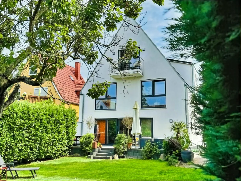 Gartenansicht - Haus kaufen in Budenheim - Sonnenverwöhntes Architektenhaus, ruhig und doch zentral gelegen. 