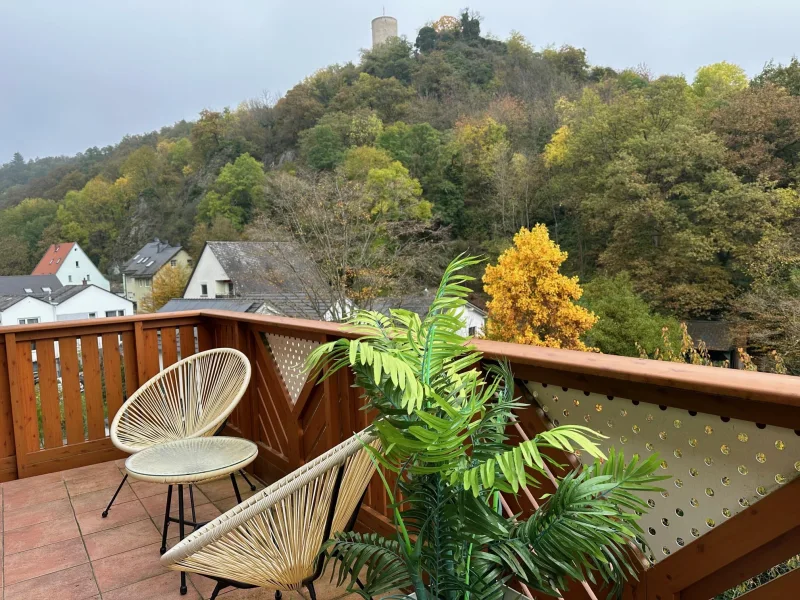 Blick vom Balkon  - Haus kaufen in Kiedrich - Herrlicher Blick in die Natur - alles gleich vor der Haustür - viel Platz zum wohnen und arbeiten!