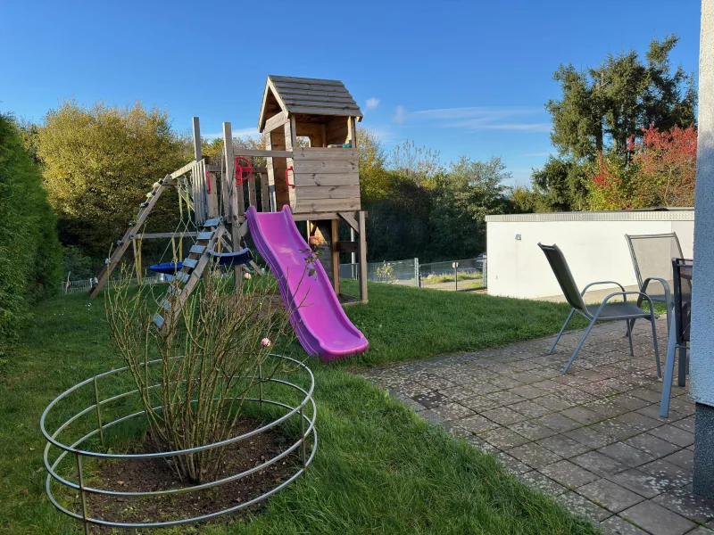 Spielplatz vor dem Haus