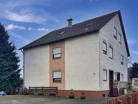 Hausansicht - Wohnung kaufen in Ilbesheim -  3 Zimmer Wohnung mit Potenzial in Ilbesheim! 