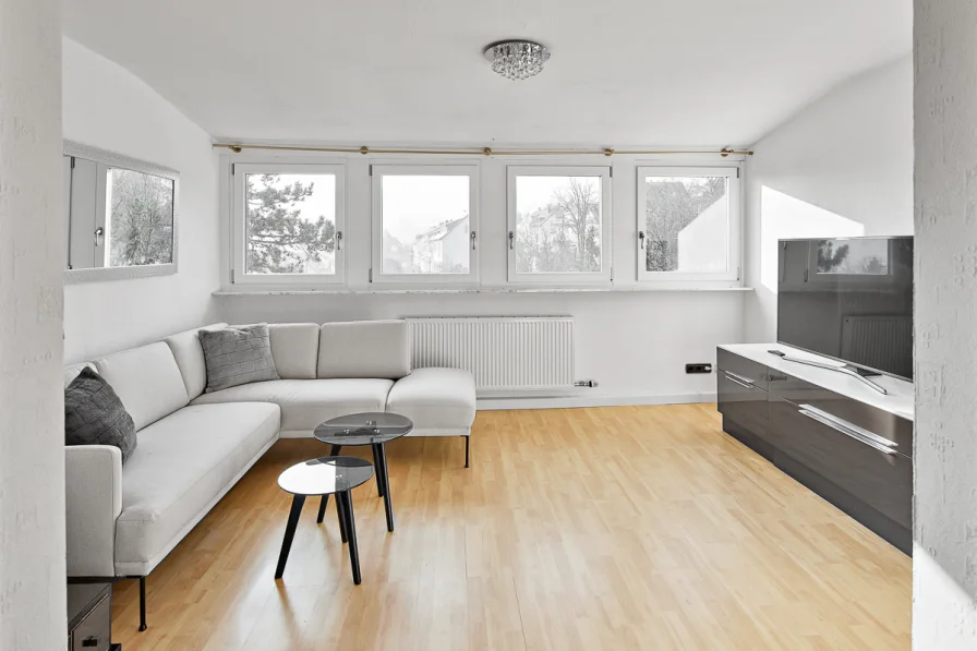Wohnzimmer - Wohnung mieten in Stuttgart - Möblierte Dachgeschosswohnung in Stuttgart-West: Lichtdurchflutet und Charmant