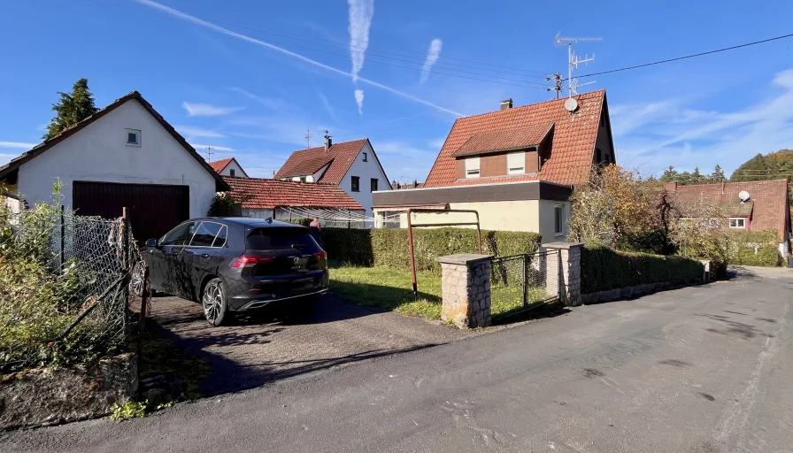 Zweite Garage hinter dem Haus