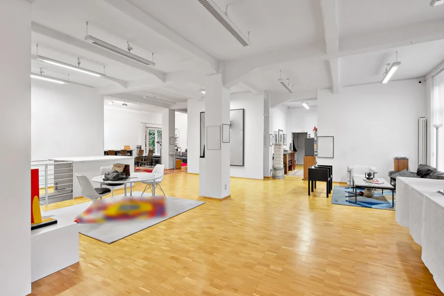 Einzigartige Möglichkeiten - Wohnung kaufen in Stuttgart - Kreativ-Loft mit Atelier | 337 qm Fläche im Heusteigviertel | Stilvoll wohnen mit TG-Platz