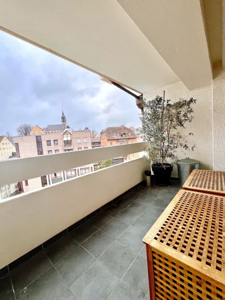 Südbalkon - Zutritt vom Wohnzimmer