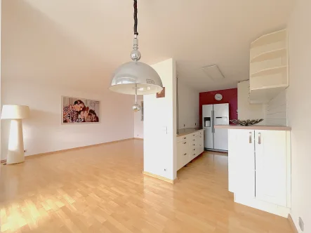 Modernes Wohnen - Wohnung kaufen in Böblingen - Zentrale 127qm Maisonette mit Balkon+Dachterrasse+Garage+Stellplatz – Ideal für Familien und Anleger