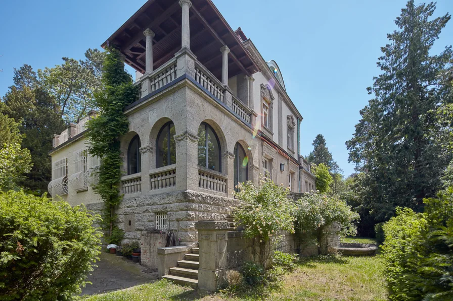 Stuttgarter Residenz - Haus kaufen in Stuttgart - Elegante Residenz umgeben von großzügiger Parkanlage