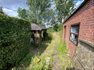 Garage mit Durchgang zum Garten