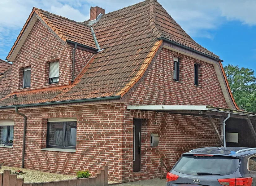 Straßenansicht - Haus kaufen in Gronau - Doppelhaushälfte im Osten von Gronau