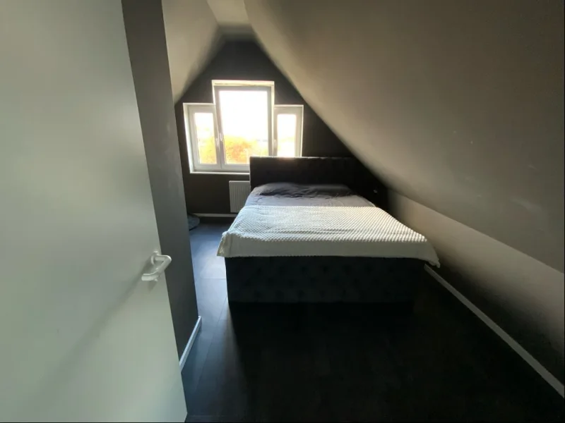 Schlafzimmer DG