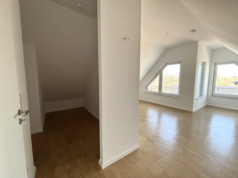 Das 2. Schlafzimmer mit begehbarem Schrank