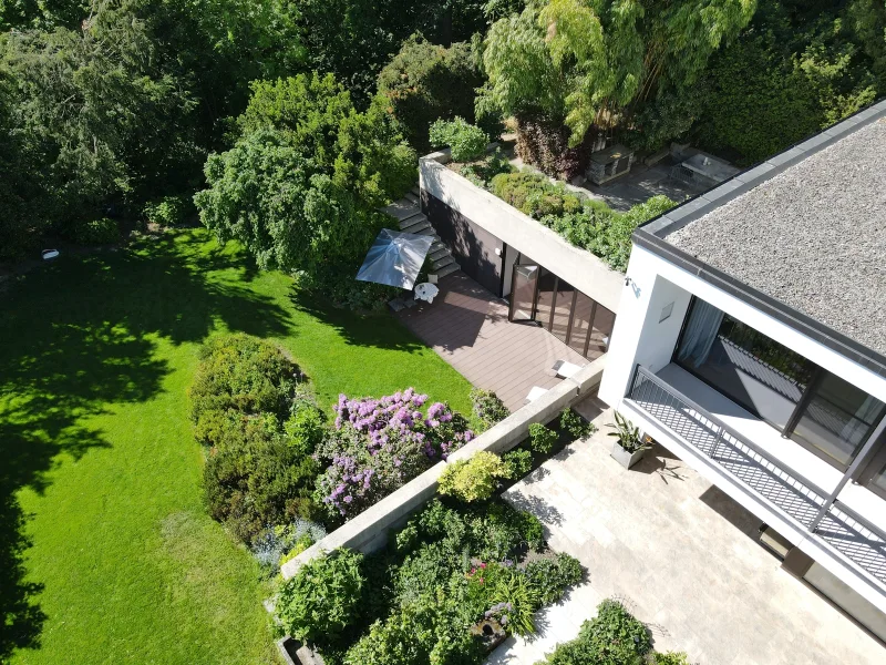 I M LIVING - Haus kaufen in Freising - Stilvolle Bauhaus-Villa am Waldrand - Großzügiges Wohnen in idyllischer Lage und dennoch stadtnah!