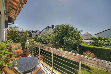 OG Balkon - Wohnung kaufen in Gilching - Mit großem Balkon und 87 m² eigenem Garten in ruhiger und guter Lage!