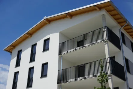 Blick zum Balkon - Wohnung kaufen in Bad Aibling - Neubau mit Bergblick, sofort bezugsfertig