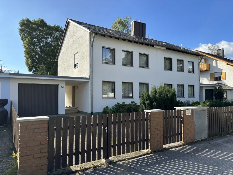 Hausansicht Südost - Haus kaufen in Anzing - Charmante Doppelhaushälfte mit großem Garten in familienfreundlicher Umgebung