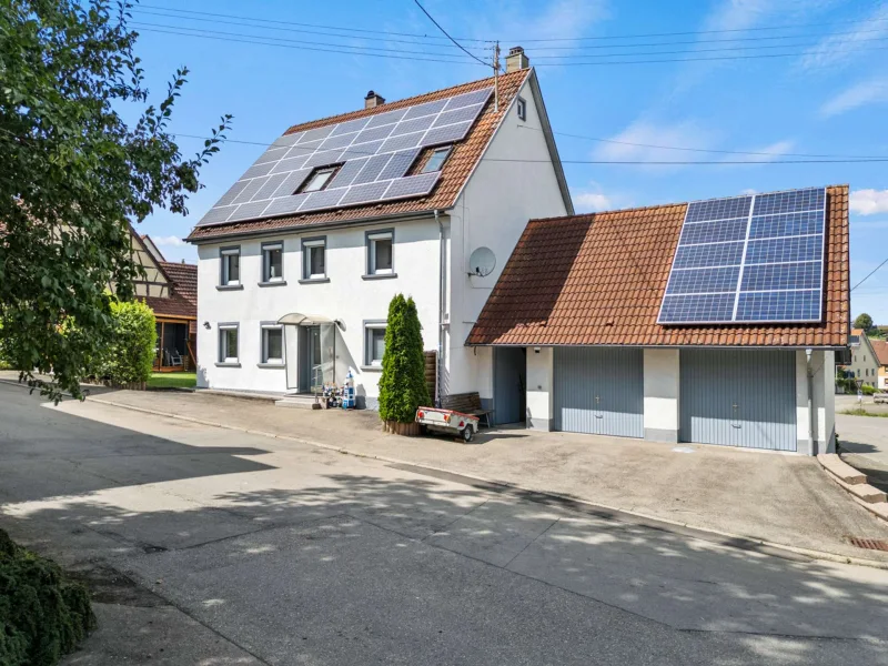 Außenansicht - Haus kaufen in Allmendingen - Idyllisch! Zweifamilienhaus mit schönem Garten in ruhiger Lage