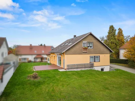 Süd-Ansicht - Haus kaufen in Mittelbiberach - Mit großzügigem Grundstück! Charmantes Zweifamilienhaus mit flexiblen Nutzungsmöglichkeiten