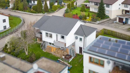 Südansicht - Haus kaufen in Öpfingen - Bezugsfrei! Familienfreundliches Wohnhaus mit tollen Aussichten