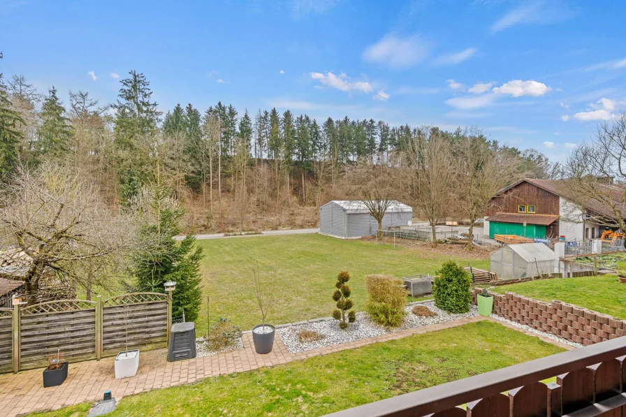 Ausblick Balkon - Wohnung kaufen in Mietingen - Mit Ausblick und eigenem Gartenanteil! Großzügige 5-Zimmer-Eigentumswohnung