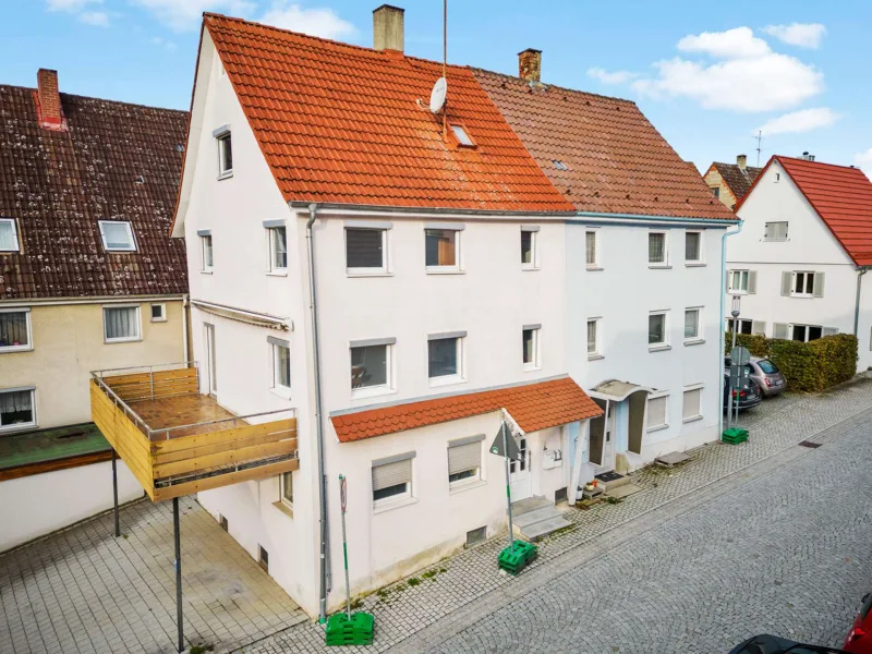 Außenansicht  - Haus kaufen in Laupheim - Im Herzen der Stadt! Zentral gelegene und sofort bezugsfreie Doppelhaushälfte mit Einliegerwohnung