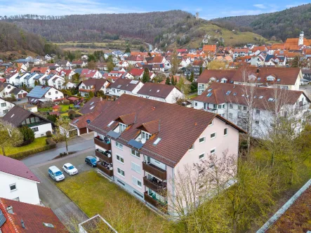 Außenansicht - Wohnung kaufen in Schelklingen - Mit tollem Ausblick! Bezugsfreie 3,5-Zimmer-Dachgeschosswohnung mit durchdachtem Grundriss