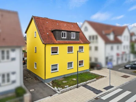 Außenansicht Süd-Ost - Wohnung kaufen in Laupheim - Ruhig und Zentral! Helle 4,5-Zimmer-Dachgeschosswohnung mit Sonnenbalkon und idealer Raumaufteilung