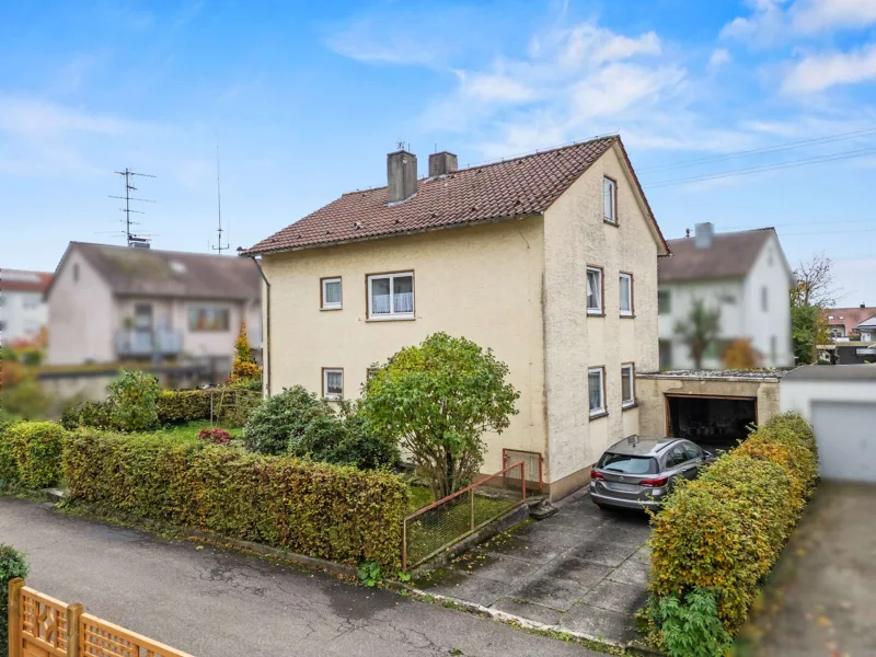 Außenansicht - Haus kaufen in Laupheim - Mit großem Potenzial! Charmantes Ein-/Zweifamilienhaus in beliebter, zentrumsnaher Wohnlage