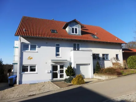 Außenansicht - Wohnung mieten in Biberach an der Riß - In schöner Wohnlage von Ringschnait mit Aussicht! Gemütliche 4,5-Zimmer-Mietwohnung