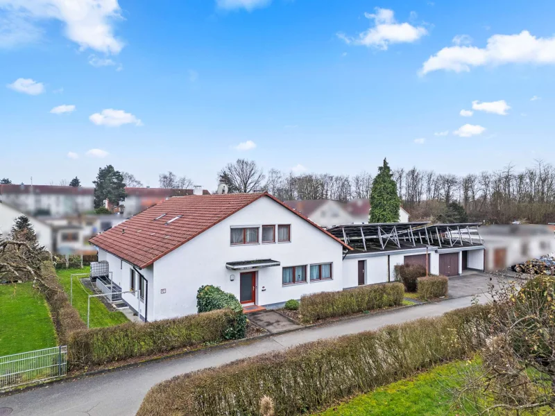 Außenansicht  - Haus kaufen in Laupheim - Viel Platz zum Wohnen! Einfamilienhaus in gewachsener Wohnlage von Laupheim