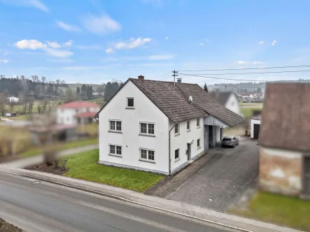 Nord-West-Ansicht - Haus kaufen in Schwendi - Großzügig! Charmantes Einfamilienhaus mit Ökonomiegebäude in idyllischer Ortslage