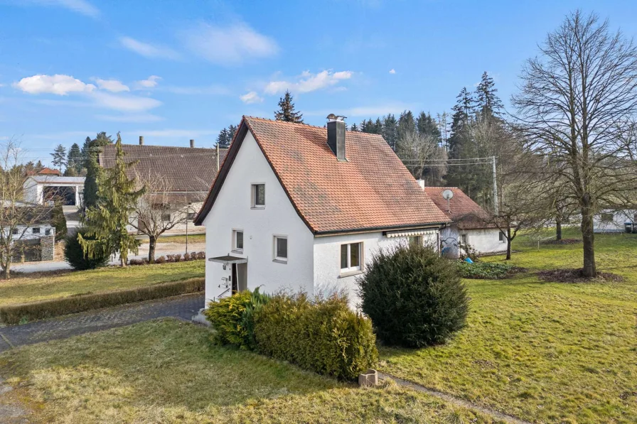 Nordwest-Ansicht - Haus kaufen in Oberstadion - Viel Platz für Ideen! Einfamilienhaus mit schönem Grundstück in Hundersingen