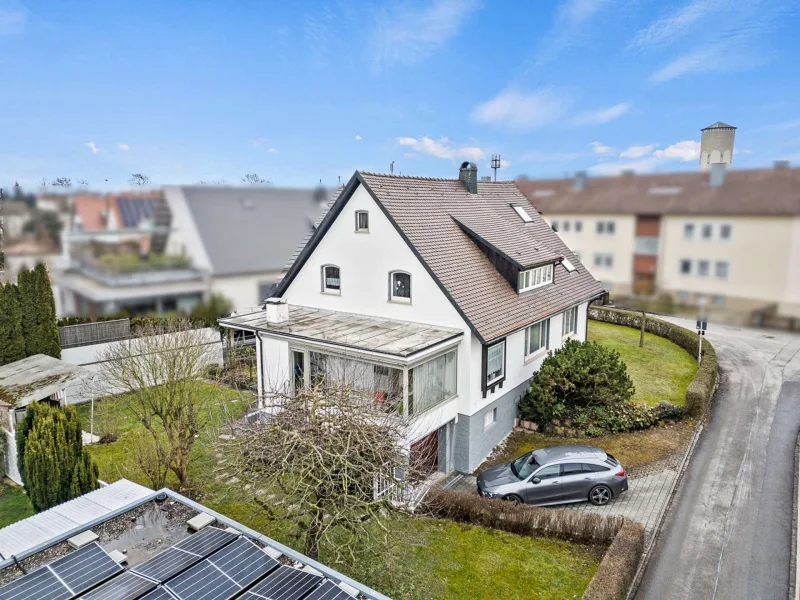 Nord-West-Ansicht - Haus kaufen in Laupheim - Raumwunder mit viel Potential! Zentrumsnahes Einfamilienhaus mit traumhaftem Wintergarten