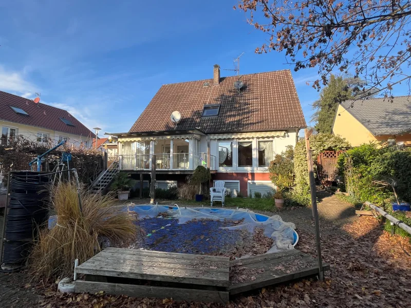  - Haus kaufen in Weil am Rhein - Ihr neues Zuhause in Haltingen - ein Platzwunder mit schönem Garten und Pool