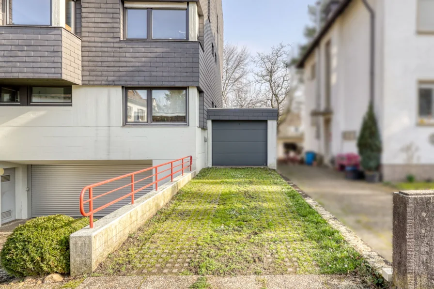 Garage und Stellplatz 