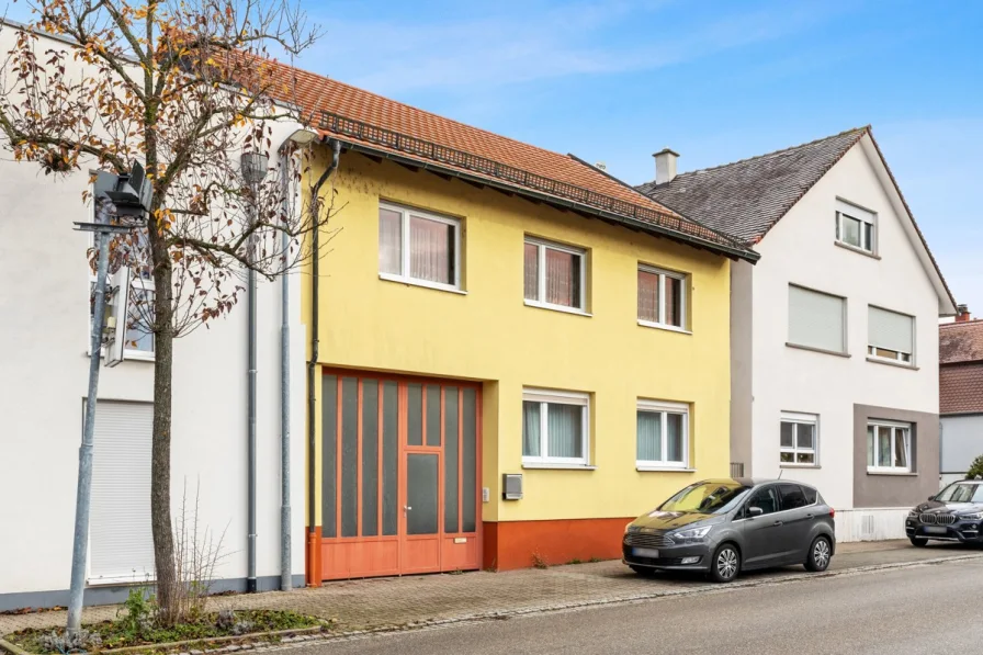 Außenansicht  - Haus kaufen in Eggenstein-Leopoldshafen / Leopoldshafen - Sanierungsobjekt in bester Lage mit möglichem Bauplatz in Leopoldshafen!