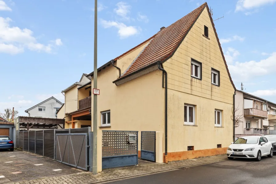 Hausansicht  - Haus kaufen in Wörth am Rhein / Maximiliansau - Sanierungsobjekt in schöner Wohnlage in Maximiliansau